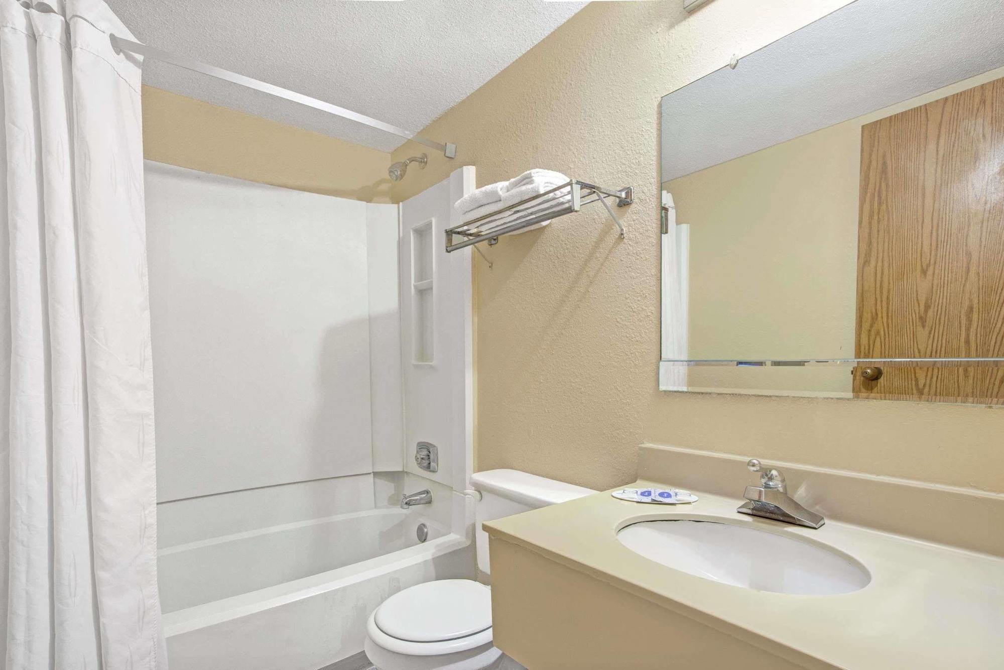 Monte Carlo Inn Houston Exterior photo