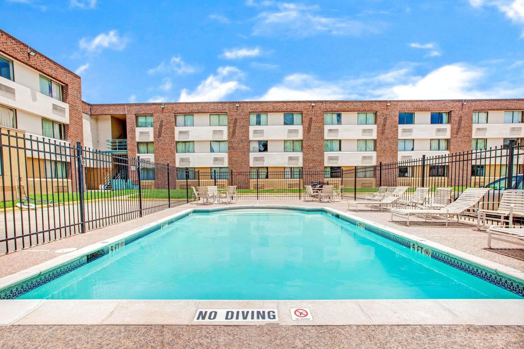 Monte Carlo Inn Houston Exterior photo